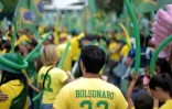 Sympathisants du sénateur Flavio Bolsonaro, lors d'un meeting de campagne à Belo Horizonte, au Brésil, le 24 octobre 2026