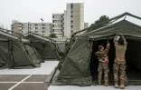 Installation par l'armée d'un hôpital militaire sur le parking de l'hôpital Emile Muller, le 21 mars 2020
