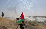 Tirs de gaz lacrymogènes près de la frontière entre Israël et Gaza, le 6 avril 2018