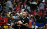 L'entraineur de Toulouse Ugo Mola dans le stade Ernest-Wallon de Toulouse le 30 avril 2022 