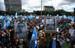 Manifestation pour exiger le départ du président Giammattei, sur la place de la Constitution, dans la ville de Guatemala, le 21 novembre 2020.