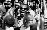 Mangosuthu Buthelezi (C) Ă Johannesburg, le 17 octobre 1992