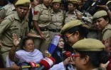 La militante indienne des Droits de l'Homme Irom Sharmila (C) s'adresse aux médias à Imphal le 9 août 2016