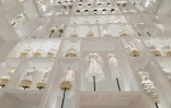 Des robes de l'exposition célébrant le 70e anniversaire de la maison Dior à Paris, le 3 juillet 2017