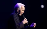Le chanteur franco-arménien Charles Aznavour le 21 décembre 2016 au Palais des Sports à Paris