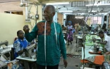 Le couturier ivoiro-burkinabè Pathé'O dans son atelier à Abidjan, le 26 mai 2021