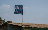 Un drapeau à l'effigie de l'ancien président Bingu wa Mutharika à Lilongwe, quelques jours avant la présidentielle  et les législatives, le 10 septembre 2025 au Malawi