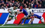 Sacha Feinberg-Mngomezulu échappe à Louis Bielle-Biarrey et Maxime Lucu pour aller marquer le 4e et dernier essai de la victoire des Springboks le 8 novembre 2025 au Stade de France