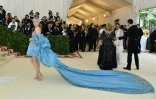 L'actrice Diane Kruger vêtue de bleu évocateur de la Vierge Marie au Gala du Met à New York le 7 mai 2018