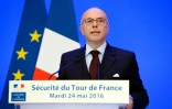 Le ministre de l'Intérieur Bernard Cazeneuve détaille le dispositif de sécurité sur le Tour de France, le 24 mai 2016 à Paris