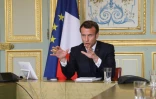 Le président Emmanuel Macron participe à une visioconférence avec le directeur de l'Organisation mondiale de la Santé Tedros Adhanom Ghebreyesus, le 8 avril 2020 à l'Elysée