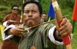Un archer vise sa cible, le 25 août 2018 à Thimphou, au Bhoutan
