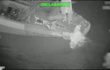 Capture d'écran réalisée le 3 juin 2026 à partir d'une vidéo publiée par le Commandement central américain le 2 juin 2026 montrant selon l'armée américaine une frappe de missile menée par ses forces contre un pétrolier battant pavillon botswanais qui tentait de se diriger vers un port iranien