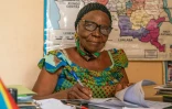 Françoise Yumba, directrice d'une école primaire depuis 1975 dans son bureau à Lubumbashi, en RDCongo, le 14 février 2022