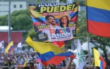 Des partisans du président colombien Gustavo Petro tiennent une banderole à l'effigie du candidat à la présidentielle Ivan Cepeda et de sa colistière Aida Quilcue, lors d'un rassemblement à Cali, en Colombie, le 19 juin 2026