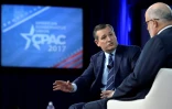 Le sénateur du Texas Ted Cruz (g), à National Harbor, dans le Maryland le 23 février 2017