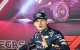 Le pilote néerlandais de Red Bull, Max Verstappen, s'adresse à la presse après avoir remporté son quatrième titre mondial consécutif de Formule 1 à l'issue du GP de Las Vegas, le 23 novembre 2024