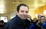 Le candidat à la primaire du PS Benoît Hamon vote à Trappes, près de Paris, le 22 janvier 2017