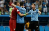 Christian Stuani se joint à Fernando Muslera et Jose Gimenez pour fêter la victoire de l'Uruguay face au Portugal à Sotchi, le 30 juin 2018
