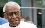 L'ex-président de la Fédération mondiale d'athlétisme Lamine Diack, à sa sortie de l'audience devant le tribunal de Paris, le 10 juin 2020