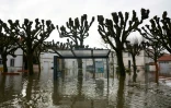 Une rue inondée à Saintes après la crue de la Charente à Saintes, le 18 février 2026 en Charente-Maritime