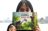 La fondatrice de l'ONG WildAct, Trang Nguyen, montre le livre dont elle est l'auteur, le 4 mars 2021 à Hanoï