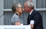 Passation de pouvoirs entre François de Rugy (D) et Elisabeth Borne au ministère de la Transition écologique, le 17 juillet 2019 à Paris