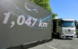 Un prototype du camion GenH2 de Daimler Truck, propulsé à l'hydrogène, arrive à Berlin après avoir parcouru 1.047 kilomètres, le 26 septembre 2023