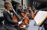 Des musiciens de l' "Orchestre Lamoureux", dirigé par Fayçal Karoui, jouent le Boléro de Maurice Ravel, le 3 février 2016 à la Cité des Congrès de Nantes
