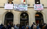 Blocage de l'entrée principale de Science-Po à Paris le 18 avril 2018