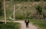 Un policier ukrainien à Mykolaïvka, est de l'Ukraine, le 11 mai 2022
