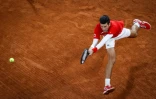 Le Serbe Novak Djokovic, lors de la finale du tournoi de Roland-Garros contre l'Espagnol Rafael Nadal, le 11 octobre 2020 Ă Paris