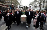 Des avocats manifestent contre la réforme de la justice, le 11 avril 2018 à Paris