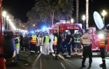 Des policiers et secours sur les lieux de l'attentat de Nice le 14 juillet 2016