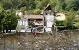 Une maison détruite par un glissement de terrain sur les berges de la Vesubie, le 6 octobre 2020 à Saint-Martin-de-Vesubie, dans les Alpes-Maritimes