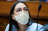 L'élue de New York Alexandria Ocasio-Cortez, au Congrès, à Washington, le 24 août 2020