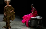 Présentation de modèles du créateur Lino Villaventura lors de la Sao Paulo Fashion Week le 29 avril 2016 à Sao Paulo