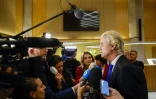Le leader du Parti de la liberté (PVV extrême droite) Geert Wilders parle à la presse jeudi soir à La Hayhe 6 juin 2024 après le vote de son pays aux élections européennes