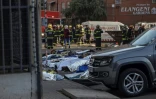 Des victimes sorties d'un immeuble ravagé par un incendie à Johannesburg le 31 août 2023