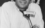 Jean-Pierre Elkabbach dans un studio d'Europe 1 à Paris le 10 avril 1984