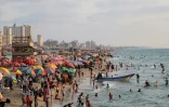 Baignade à la plage à Gaza, le 13 juin 2022