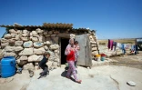Des habitants du village palestinien de Khirbet Zannouta (près de Hébron), le 30 mai 2016 