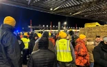 Des agriculteurs bloquent un péage de l'autoroute A1 le 11 janvier 2026 à hauteur de  Fresnes-les-Montauban, dans le Pas-de-Calais