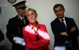 La Première ministre Elisabeth Borne assiste à l'inauguration d'un nouveau commissariat à Paris, en compagnie du ministre de l'Intérieur Gérald Darmanin (D), le 6 septembre 2022