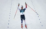 Le biathlète français Emilien Jacquelin décroche la médaille de bronze de la poursuite, aux JO de Milan Cortina, le 15 février 2026 à Anterselva