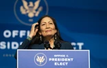 Deb Haaland, choisie par le président Joe Biden, pour diriger le ministère de l'Intérieur, le 19 décembre 2020 à Wilmington, dans le Delaware