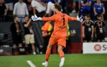 La joie du gardien de l'Eintracht Kevin Trapp après la séance des tirs au but contre les Rangers, le 18 mai 2022 à Séville 
