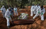 Enterrement d'un mort du Covid-19 au cimetière de Vila Formosa, près de Sao Paulo, au Brésil, le 20 mai 2020.