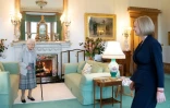 La reine Elizabeth II reçoit Liz Truss à Balmoral, en Ecosse, le 6 septembre 2022