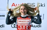 Lindsey Vonn savoure sa victoire dans la descente de St Moritz, le 12 décembre 2025